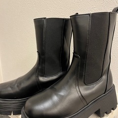 【ほぼ新品】黒ブーツの画像