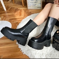 【ほぼ新品】黒ブーツの画像