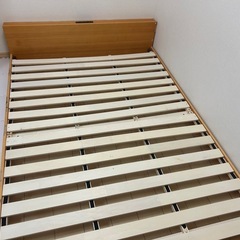 ベッドフレーム　ナチュラル　USBポート付き　棚付き　高さ3段階変更可　の画像