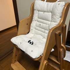 木製ベビーチェア(ハイチェア)高さ調整可能、股ベルト付き(※おまけでクッションつき)の画像