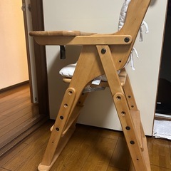 木製ベビーチェア(ハイチェア)高さ調整可能、股ベルト付き(※おまけでクッションつき)の画像