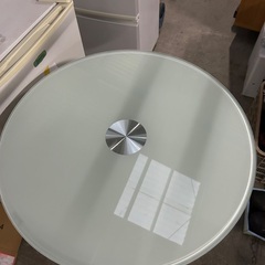 ガラステーブルの画像