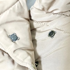 100円！プティマイン　100サイズ　中古難あり格安　ダウンコート　ベージュ　リボン付き　女の子　もこもこ　あったか　の画像