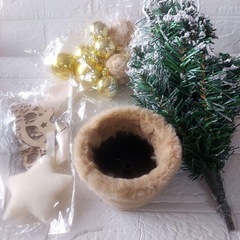 クリスマスツリー 卓上 35cm ミニクリスマスツリー 装飾付き LEDライト付の画像