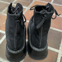 H&M 黒のスエード調ブーツ 擦れ傷ありの画像