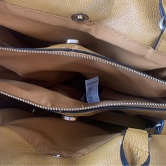 仕事用にも！おしゃれなマスタードのバッグの画像