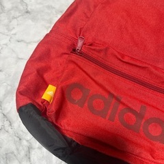 adidasリュックの画像