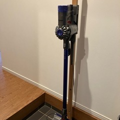 dyson ステック掃除機　v6 fluffy一式+スタンの画像