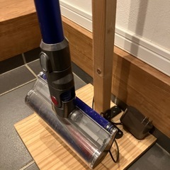dyson ステック掃除機　v6 fluffy一式+スタンの画像