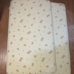 ベビー布団 70×120cm(2枚あります。1枚500円、2枚で800円)の画像