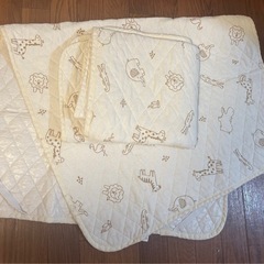 防水敷きパッド 70×120cm(2枚あります。1枚200円、2枚で300円)の画像