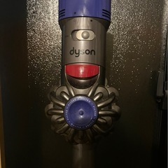 ◉ダイソンV8 fluffy スタンド付きの画像