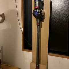 ◉ダイソンV8 fluffy スタンド付きの画像