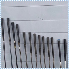 ミズノの男性用セット(Rフレックス) ウッドはドライバー2本にスプーン2本 アイアンは高性能のカーボンアイアン4-9、pw SwはクリーブランドのTourAction 60度のウェッジ パターはミズノの名器ツアースタイルのY304 Forged(prospec)の画像