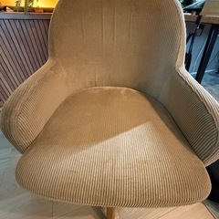 ダイニングチェアにオススメ　unico pllvoチェアの画像