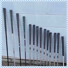 男性用ゴルフクラブセット レギュラーシャフトのやさしいセットにおまけ色々  ドライバーは2本(ブリヂストン&キャロウェイ) フェアウェイウッドは2本(プロギア&スポルディング) アイアンセットは3-9、P、S(ファウンダース) パターはポーラバランスパターの画像