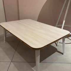 折りたたみテーブルの画像
