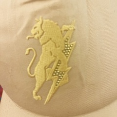 ルシアンペラフィネのピンク色キャップ（ユニセックス）の画像