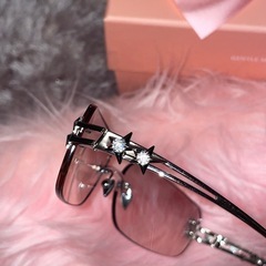 gentle monster jennie glitter 02 チャーム付きの画像