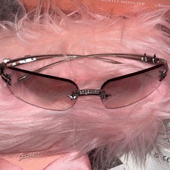 gentle monster jennie glitter 02 チャーム付きの画像