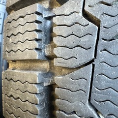 215/60/16冬トーヨーの画像