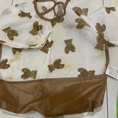 ベビービョルンのエプロンとコップセットとオマケの画像