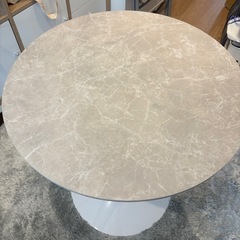 カフェ風丸テーブルの画像