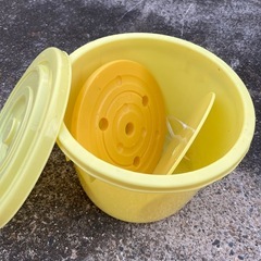 漬物入れ　掲載出品を 多く引き取っていただける方が優先です。の画像