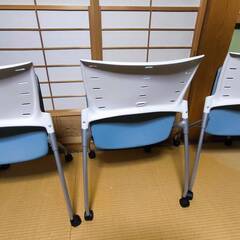 イトーキ マノスチェア3脚 折り畳みオフィスチェア ミーティングチェア デスクチェアの画像