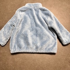 ユニクロモコモコアウターの画像