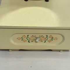 レトロ 花柄装飾のクリーム色 卓上ミラー 木製 鏡 ミニドレッサー アンティーク 希少 レア　中古の画像
