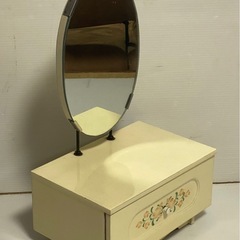 レトロ 花柄装飾のクリーム色 卓上ミラー 木製 鏡 ミニドレッサー アンティーク 希少 レア　中古の画像