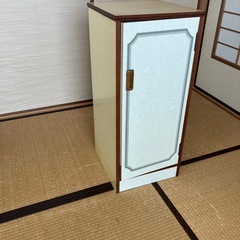 レコードキャビネットの画像
