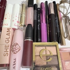 こすめまとめうりコスメまとめ売りの画像