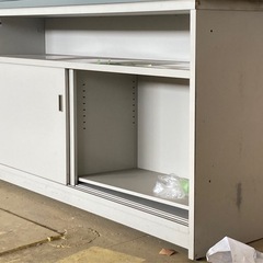 スチール、一部木製キャビネットの画像