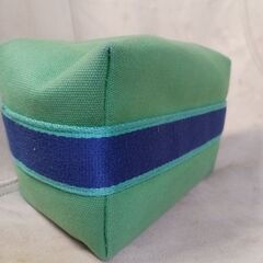 緑のポーチの画像