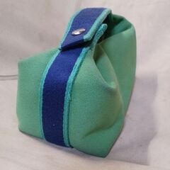 緑のポーチの画像