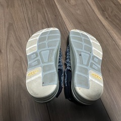 キーン　ユニークサンダルの画像