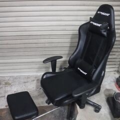 GTRACING ゲーミングチェア ブラック クッション付き ・オットマン付きリクライニング・昇降機能付きの画像