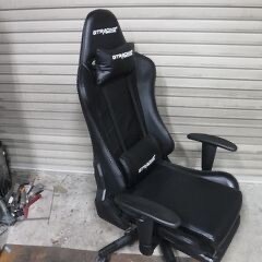 GTRACING ゲーミングチェア ブラック クッション付き ・オットマン付きリクライニング・昇降機能付きの画像