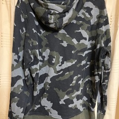 【美品】UNDER ARMOUR パーカーの画像