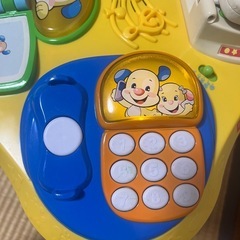 おもちゃテーブル、わんわんのおしゃべりバイリンガル・テーブル の画像