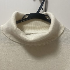 薄手ハイネックニットの画像