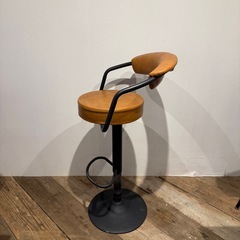 【在庫8あり】
カウンターチェア　キャメル　の画像