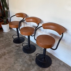 【在庫8あり】
カウンターチェア　キャメル　の画像