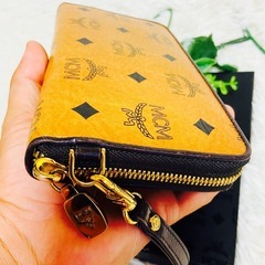 スタッズ✨MCM✨エムシーエム✨財布✨ヴィセトス✨本革✨ラウンドファスナー✨限定の画像
