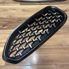 BMW Z4 G29 M40i 純正 キドニーグリル フロントグリル ラジエーターグリル 左右 フォグランプカバー フォグランプガーニッシュ 5113-192976-10 / 5111-192976-10 BASIS 7435519 / 7435520 SPORT 7489709 / 7489710 MSP 7489709 / 7489710 MPA 8089867 / 8089868 SHADOWLINE 8091295 / 8091296 ハニカムメッシュデザイン セリウムグレーの画像