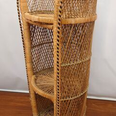 ラタンの丸型コーナーラックの画像