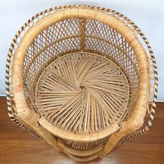 ラタンの丸型コーナーラックの画像