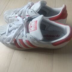 adidasスーパースターの画像